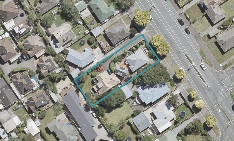 2/4 Sutherland Avenue, Silverstream, Upper Hutt - Carousel 1