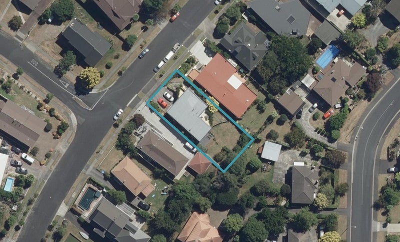 9 Gilbass Avenue, Hamilton Lake, Hamilton - Carousel 1