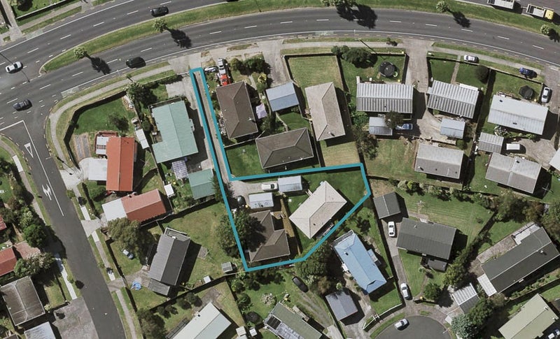 95 Te Irirangi Drive, Clover Park, Auckland - Carousel 1