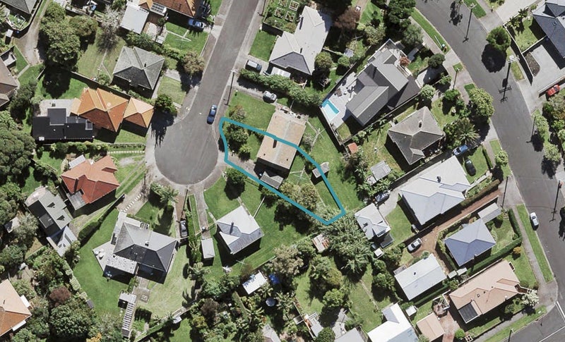 8 Kettle Street, Point Chevalier, Auckland - Carousel 1