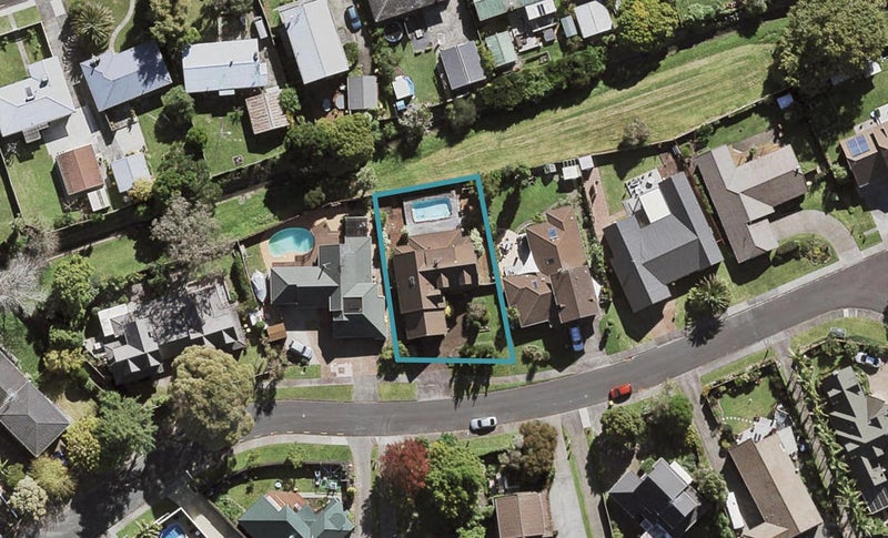 27 Uppingham Crescent, Hillcrest, Auckland - Carousel 1