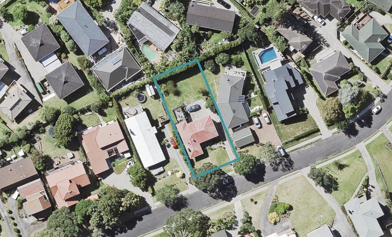 21 Mayfair Crescent, Mairangi Bay, Auckland - Carousel 1