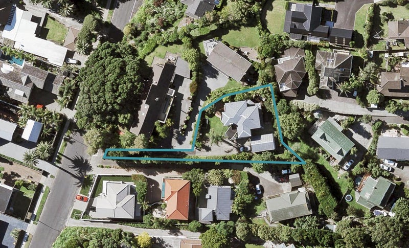 9 Musick Point Road, Bucklands Beach, Auckland - Carousel 1
