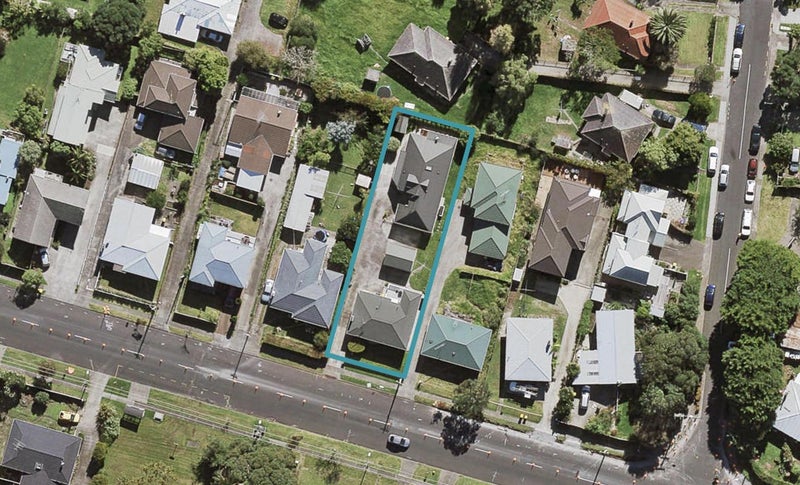 1/33 Raleigh Road, Northcote, Auckland - Carousel 1