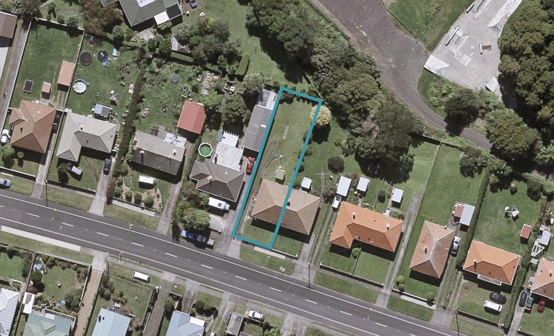 78 Omata Road, Marfell, New Plymouth - Carousel 1