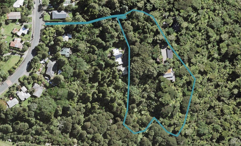 186D Woodlands Park Road, Titirangi, Auckland - Carousel 1