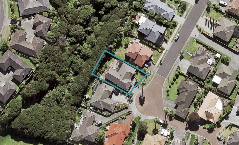 13 Carnelian Court, Westgate, Auckland - Carousel 1