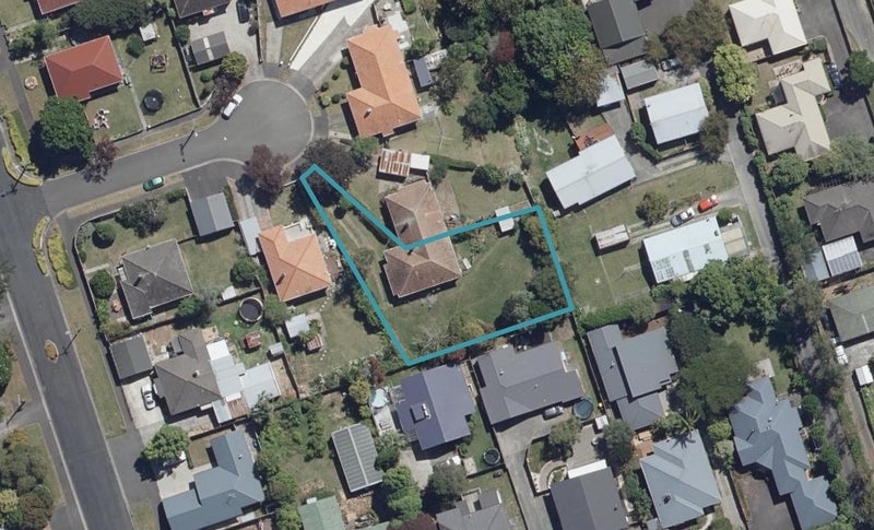 2 Treloar Street, Fairfield, Hamilton - Carousel 1
