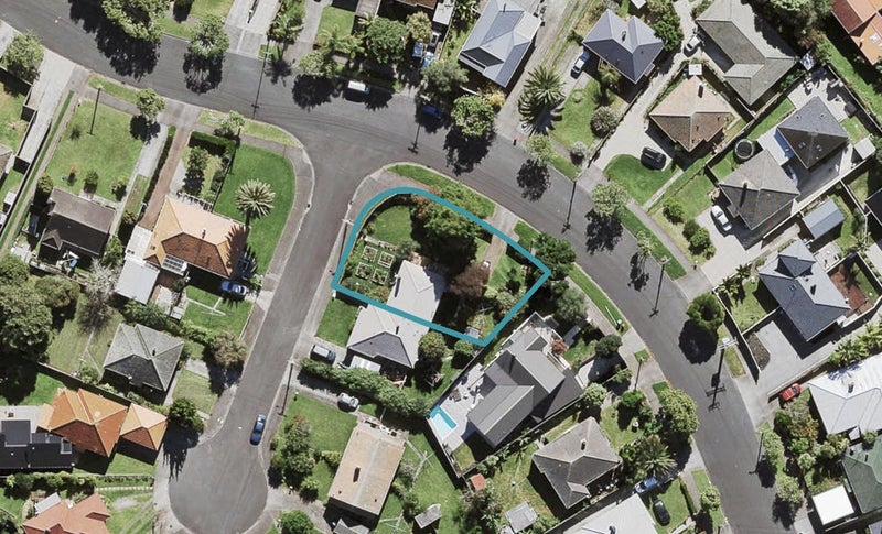 2/52 Premier Avenue, Point Chevalier, Auckland - Carousel 1