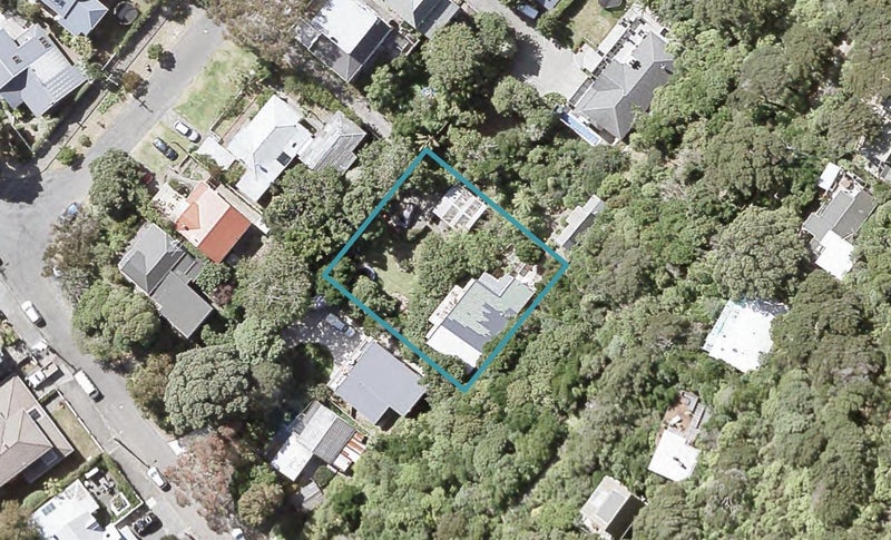 10 MAHOE ST, Eastbourne, Lower Hutt - Carousel 1
