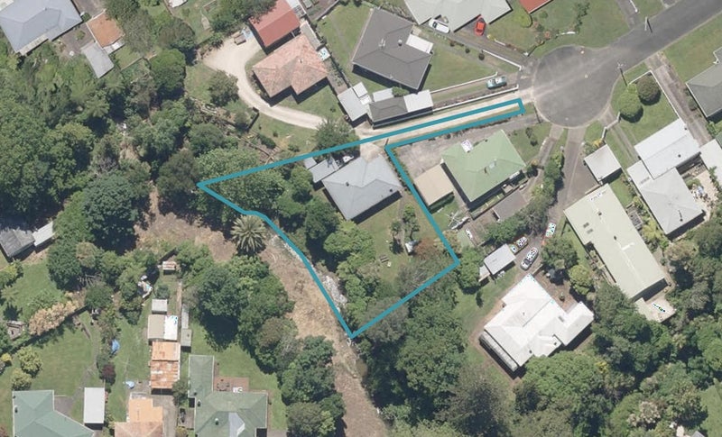 11 Glandwr Crescent, Whanganui East, Whanganui - Carousel 1