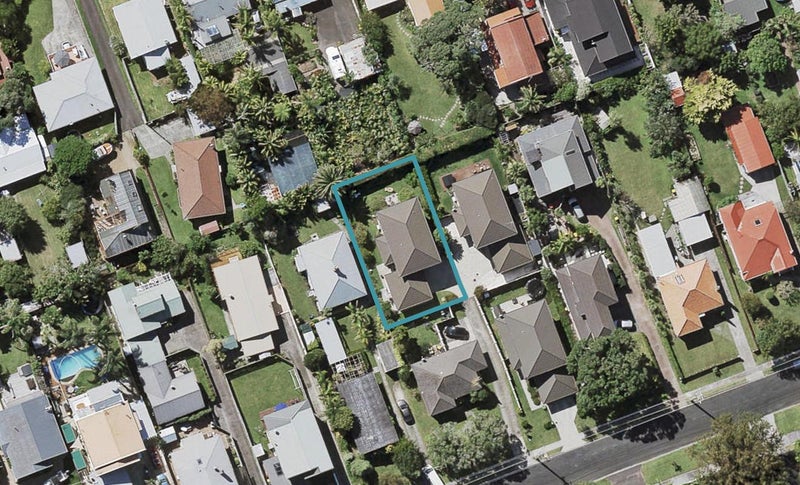 72A Ngataringa Road, Devonport, Auckland - Carousel 1