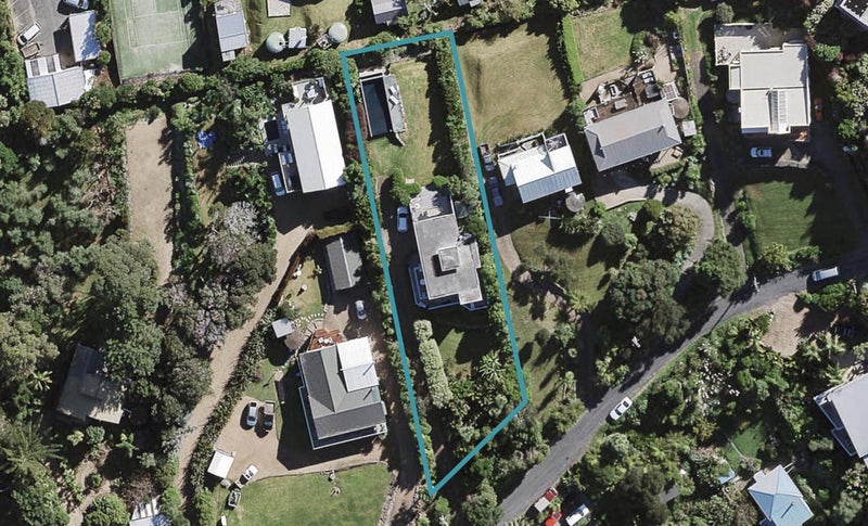 10 Giles Road, Ostend, Waiheke Island - Carousel 1