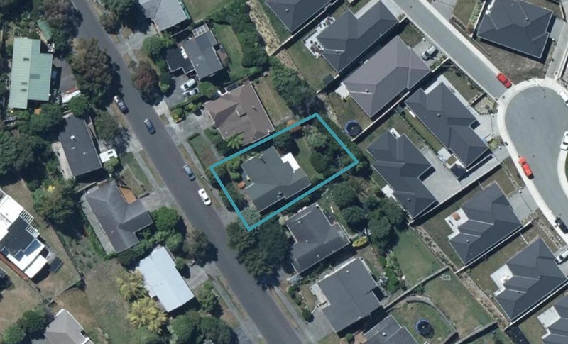 11 Shackle Lane, Whitby, Porirua - Carousel 1