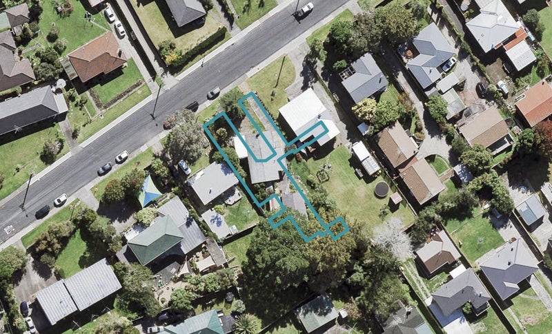 2/5 Lancaster Road, Beach Haven, Auckland - Carousel 1