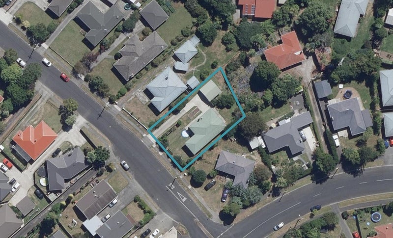 27 Brocas Avenue, Hillcrest, Hamilton - Carousel 1