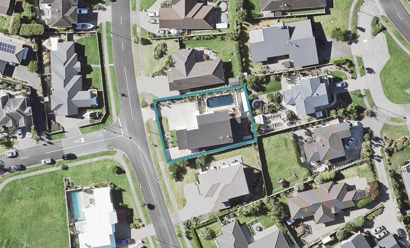 31 Intrepid Crescent, Beachlands, Auckland - Carousel 1
