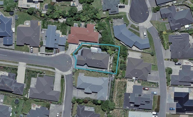 171 Woodman Drive, Tawa, Wellington - Carousel 1