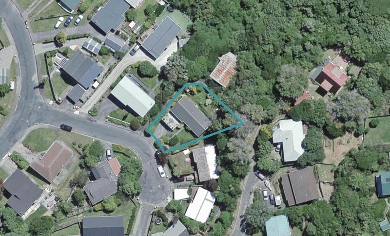 9 Ruth Grove, Karori, Wellington - Carousel 1