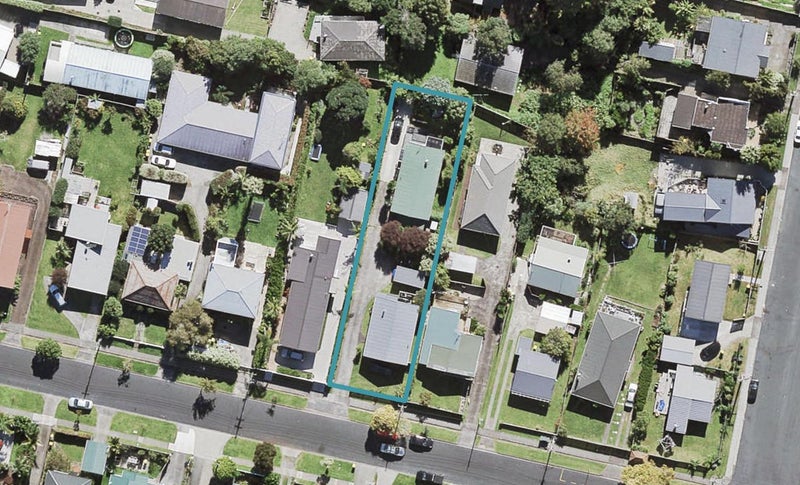 2/72 Beach Haven Road, Beach Haven, Auckland - Carousel 1