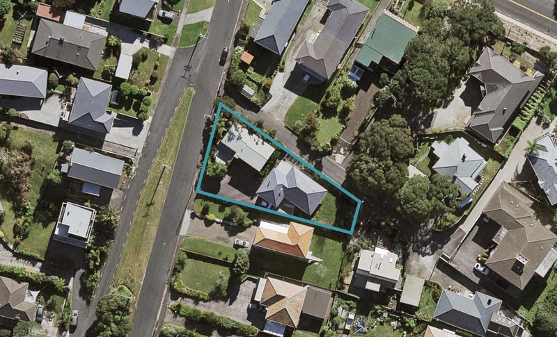 1/6 Howard Road, Northcote, Auckland - Carousel 1