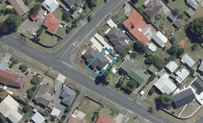 23 Glenview Terrace, Glenview, Hamilton - Carousel 1