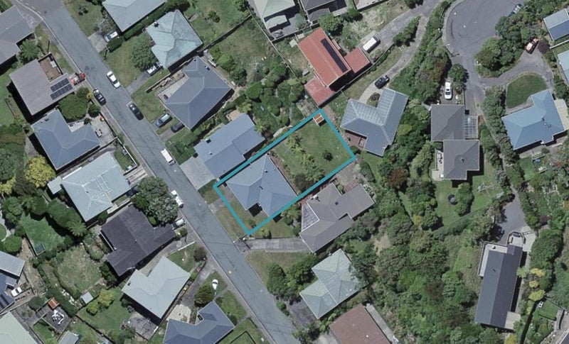 18 Longcroft Terrace, Newlands, Wellington - Carousel 1