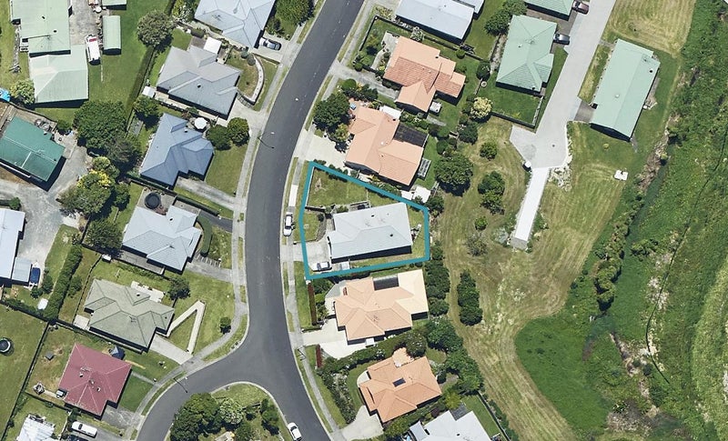 9 Sunvale Place, Gate Pa, Tauranga - Carousel 1