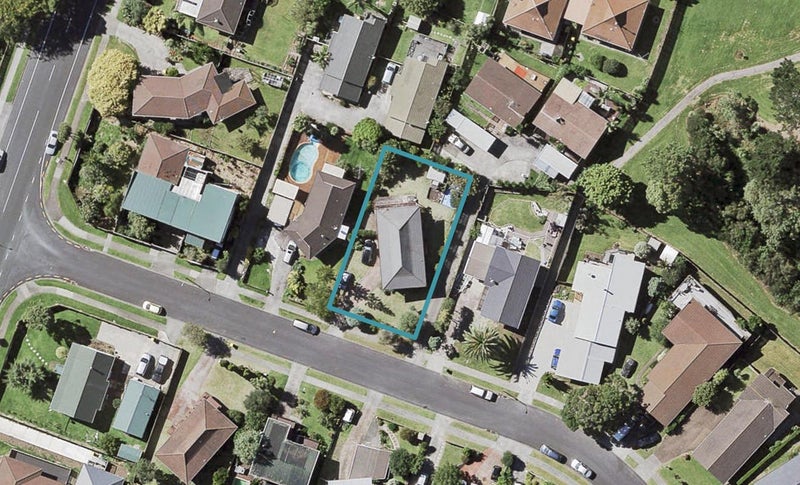 8 Glenshee Place, Highland Park, Auckland - Carousel 1