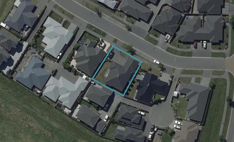 11 Somerville Crescent, Aidanfield, Christchurch - Carousel 1
