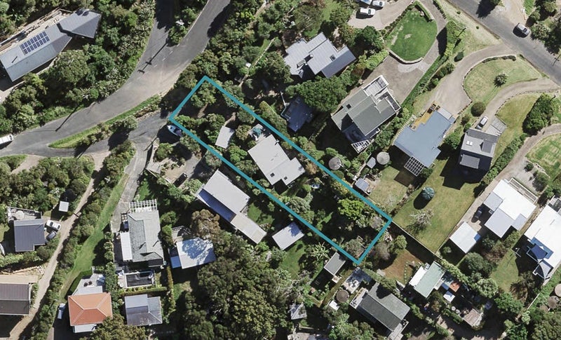 42 Queens Drive, Oneroa, Waiheke Island - Carousel 1