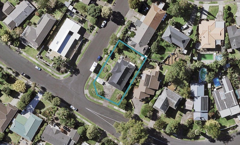 1 Tyrian Close, Half Moon Bay, Auckland - Carousel 1