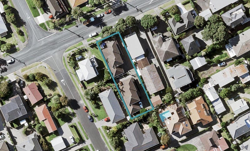 1/6 Eastern Beach Road, Eastern Beach, Auckland - Carousel 1