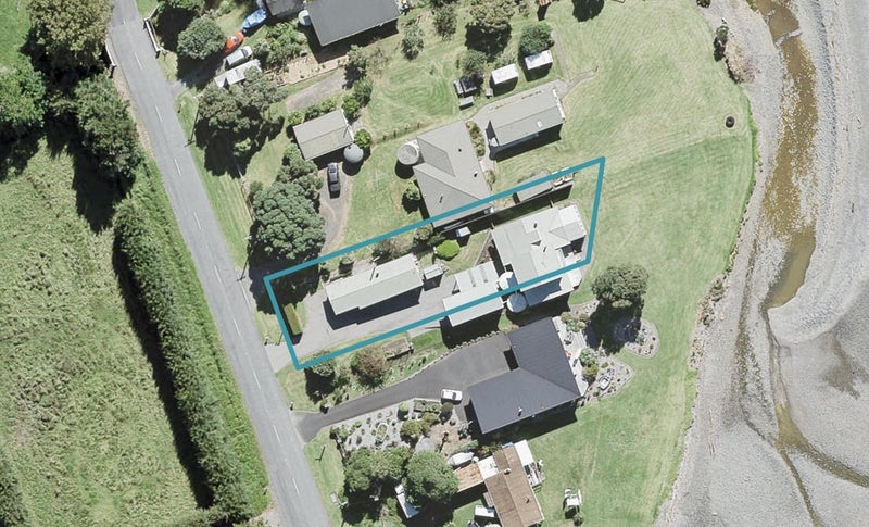 1672 East Coast Road, WHAKATIWAI, MIRANDA - Carousel 1