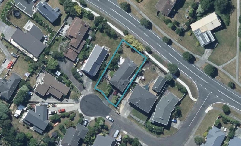 6 Barque Crescent, Whitby, Porirua - Carousel 1