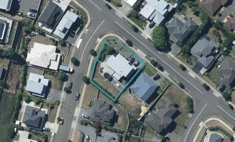 1 Tongariro Drive, Aotea, Porirua - Carousel 1