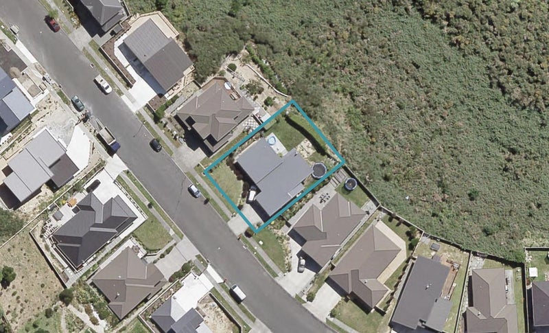 27 King Charles Drive, Kingsley Heights, Upper Hutt - Carousel 1