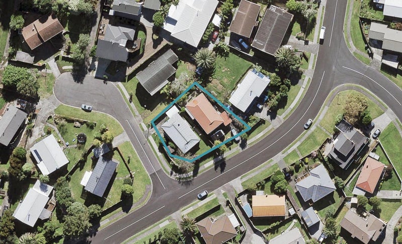 1/12 Cyril Crescent, West Harbour, Auckland - Carousel 1
