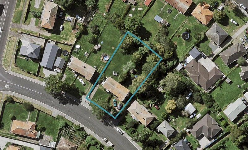 62 Coates Crescent, Panmure, Auckland - Carousel 1