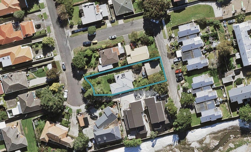 16 Lorraine Avenue, Mount Albert, Auckland - Carousel 1