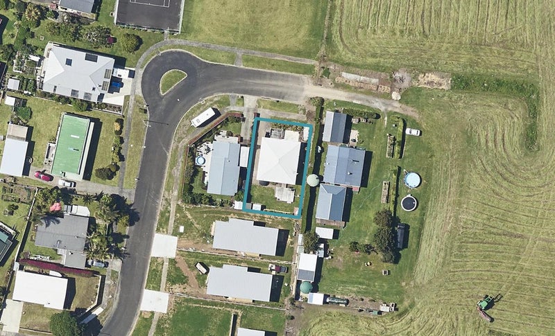 24 Adela Stewart Drive West, Athenree, Waihi Beach - Carousel 1