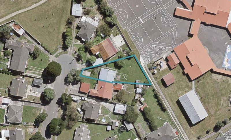 9 Sellers Grove, Taita, Lower Hutt - Carousel 1