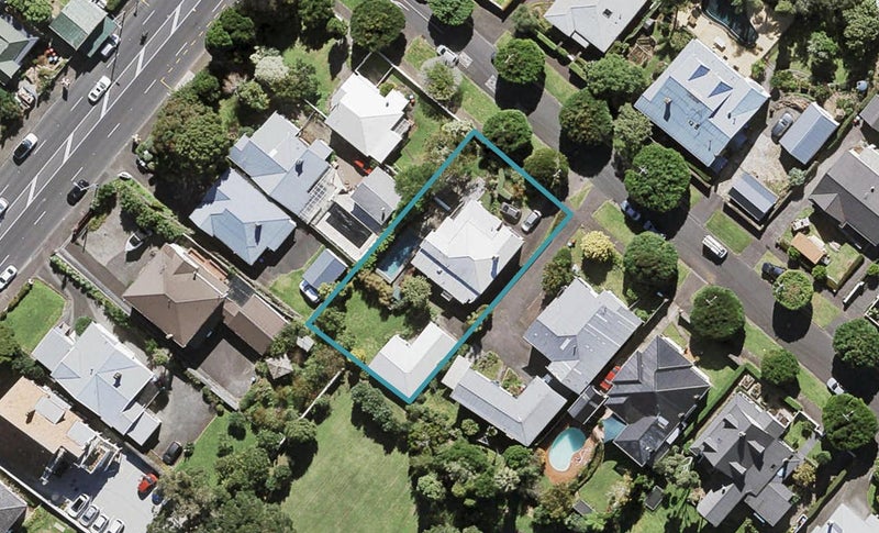 27 Lloyd Avenue, Mount Albert, Auckland - Carousel 1