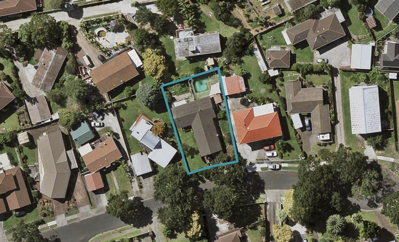 18 Derrimore Heights, Clover Park, Auckland - Carousel 1