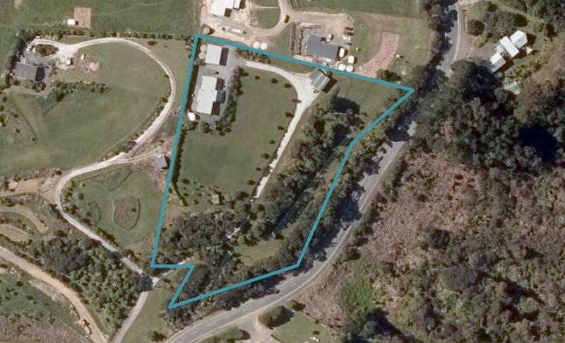 1992 Cove Road, MANGAWHAI, KAIWAKA - Carousel 1