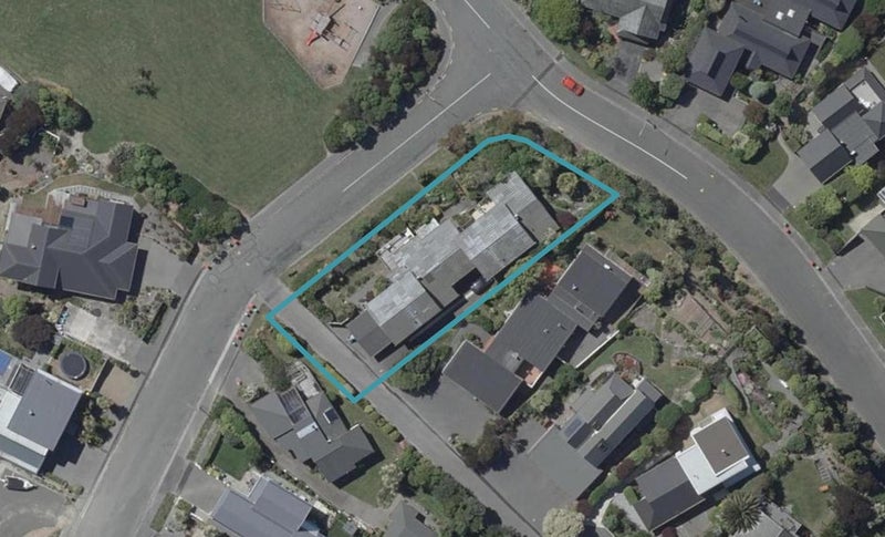 2 Highbank Lane, Mount Pleasant, Christchurch - Carousel 1