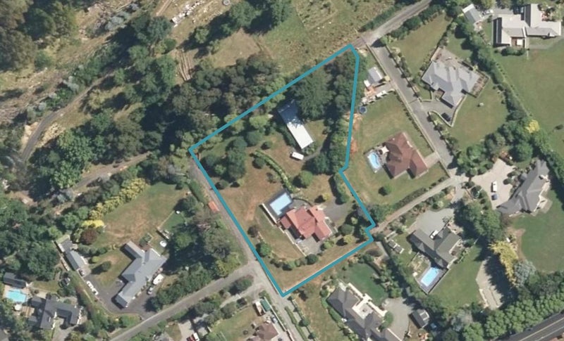 111A Emerald Hill Drive, Birchville, Upper Hutt - Carousel 1
