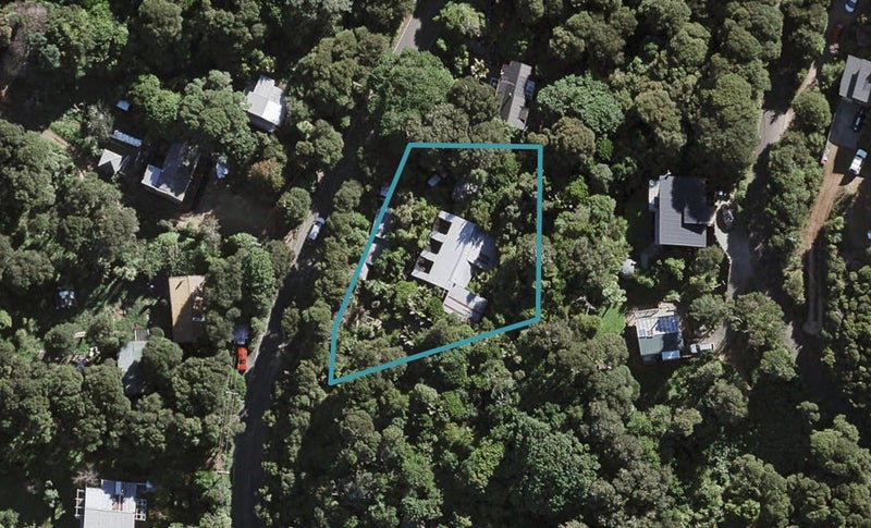 5 O'Brien Road, Omiha, Waiheke Island - Carousel 1