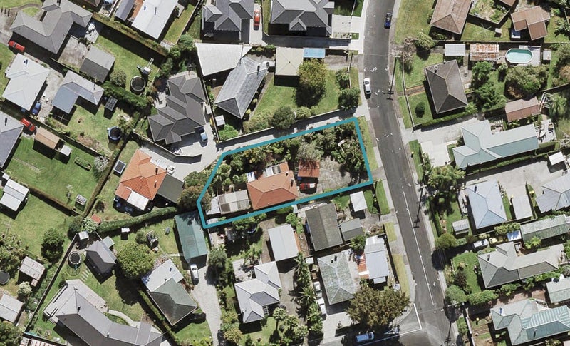 13 Ward Crescent, Te Atatu Peninsula, Auckland - Carousel 1