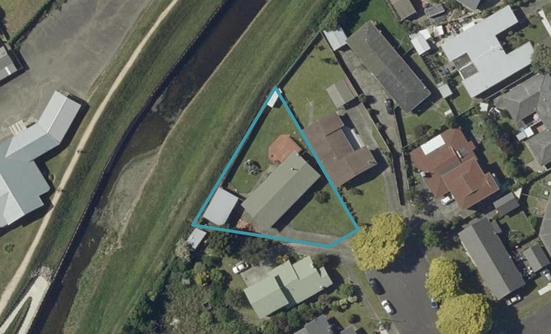 9 Tabak Crescent, Takaro, Palmerston North - Carousel 1